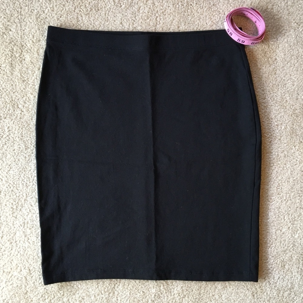 NWOT H&M Basics Collection Mini Skirt